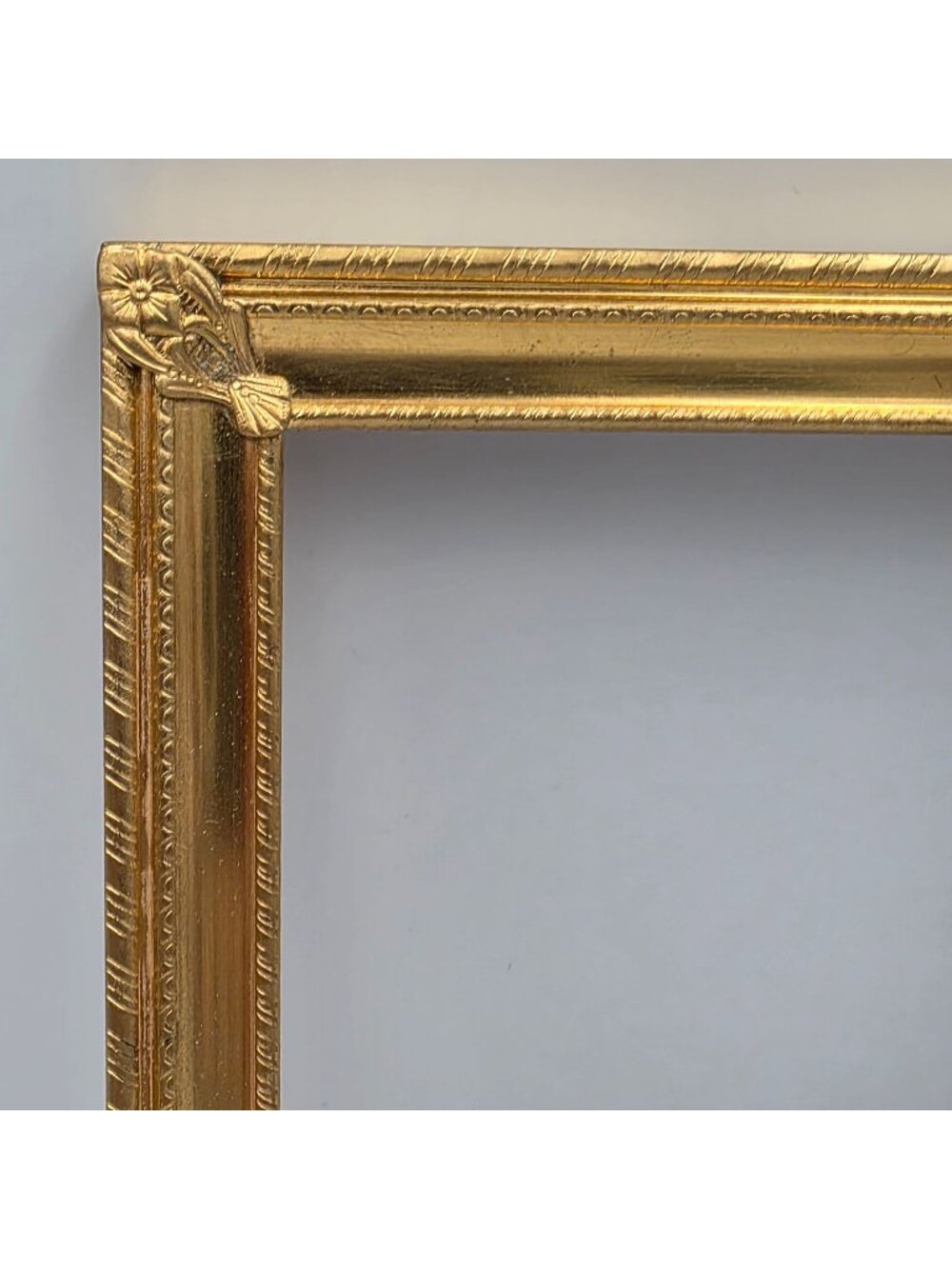 VTG Gilded Metal Picture Frame Detailed Embossed Applied Corners 5x7"